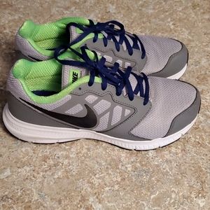 Youth athletic shoes